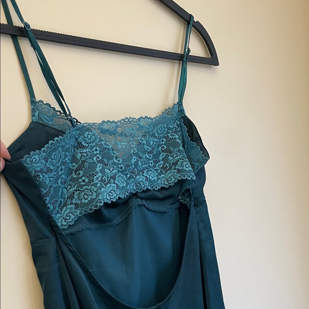 Out From Under Sweet Cheeks Lace-Back Satin Slip Emerald Green Size M - Picture 7 of 8